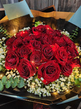 Load image into Gallery viewer, 33stalk roses bouquet