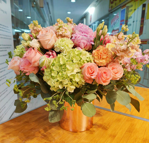 Premium flowers with vase