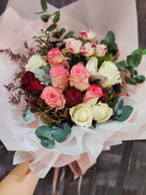 Load image into Gallery viewer, Premium roses  bouquet