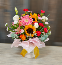 Load image into Gallery viewer, Flower table arrangement