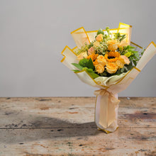 Load image into Gallery viewer, Sunflower with champaig roses