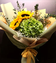 Load image into Gallery viewer, Happy day bouquet - Elegant Floral Gift Boutique