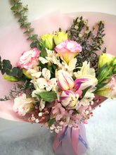Load image into Gallery viewer, Tulip mix - Elegant Floral Gift Boutique