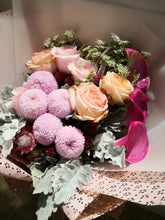 Load image into Gallery viewer, Mix bouquet - Elegant Floral Gift Boutique