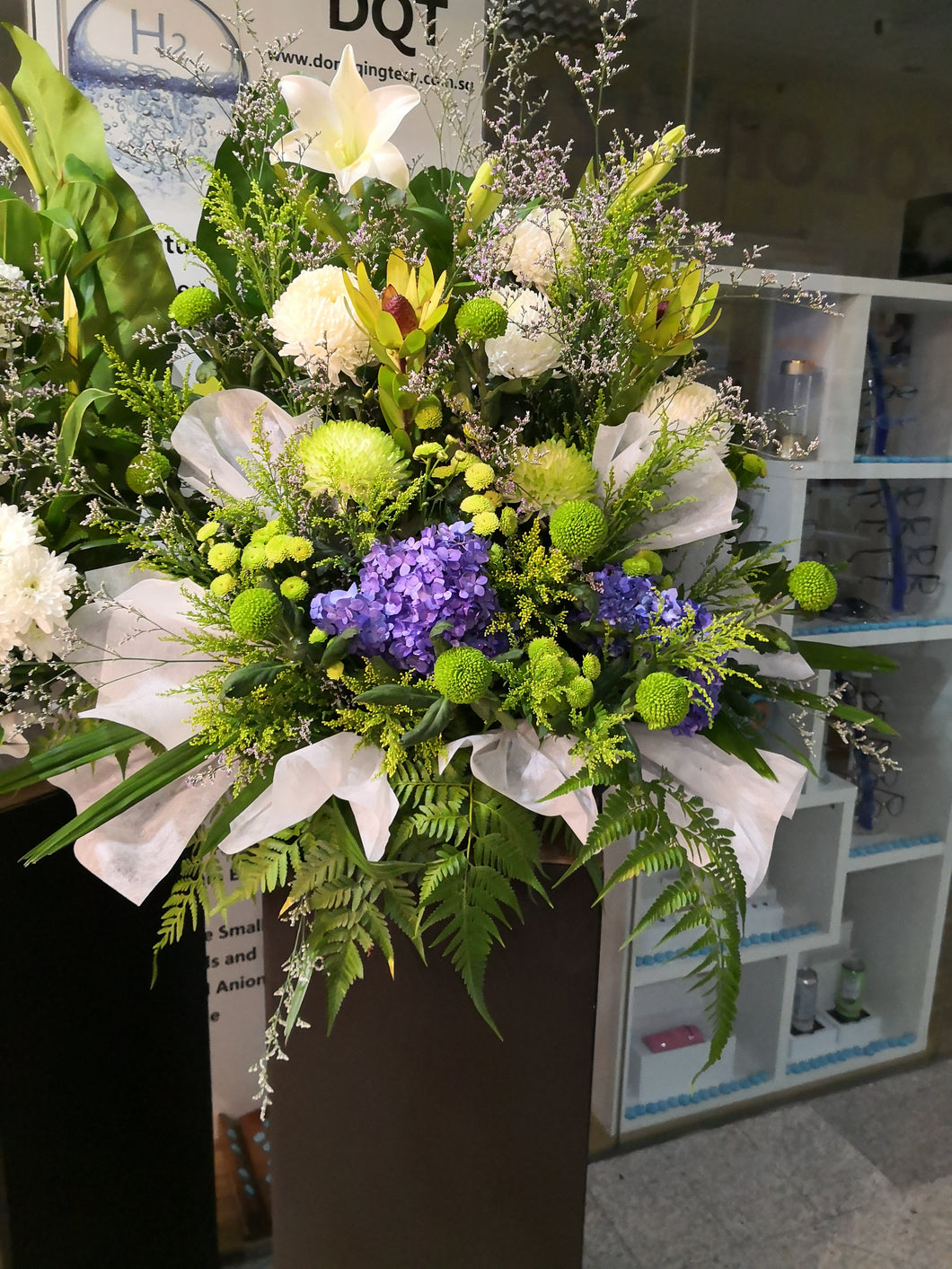Condolence Flower - Elegant Floral Gift Boutique